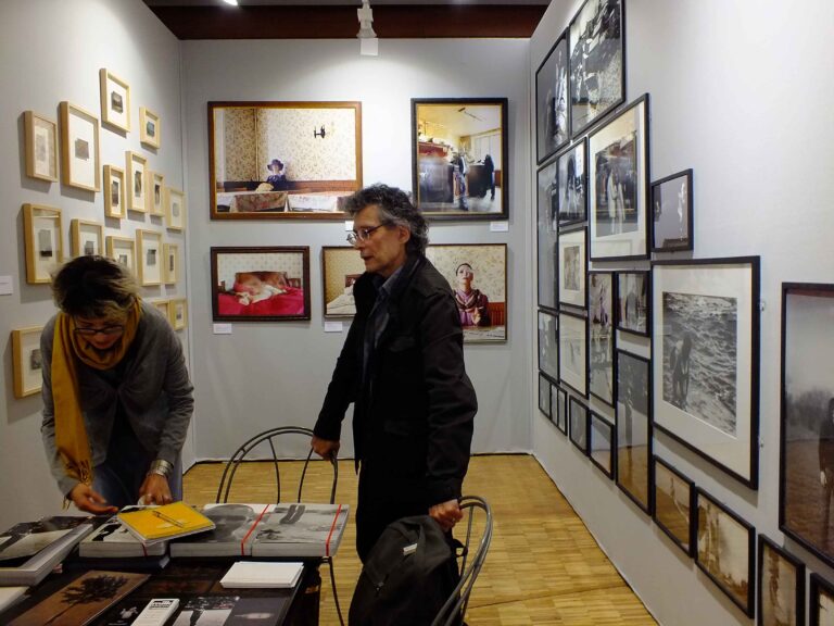 Fotofever Carrousel du Louvre 2015 foto Silvia Neri 11 La Parigi che non si arrende. Ecco le immagini di Fotofever, la coraggiosa fiera che ha scelto di rimanere aperta per non inchinarsi al terrore