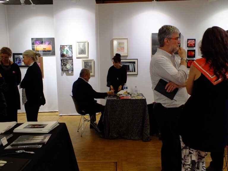 Fotofever Carrousel du Louvre 2015 foto Silvia Neri 19 La Parigi che non si arrende. Ecco le immagini di Fotofever, la coraggiosa fiera che ha scelto di rimanere aperta per non inchinarsi al terrore