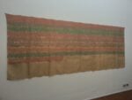 Giorgio Griffa, Segni orizzontali policromo, 1975, 148 x 393 cm - photo Linda Kaiser