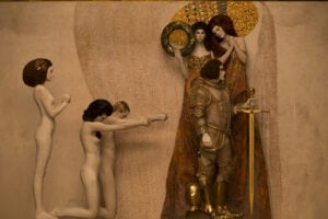 I dipinti di Klimt come tableau vivant per Inge Prader. Da Life Ball, storico evento di beneficenza viennese, a una serie fotografica mozzafiato