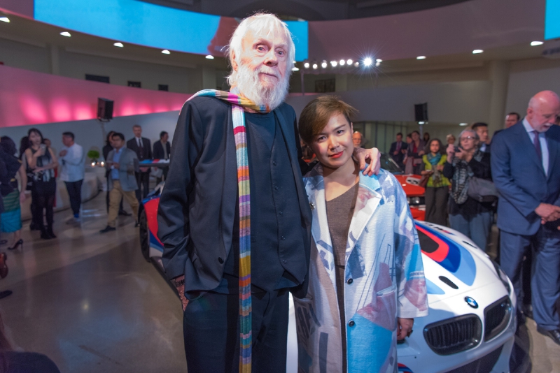 La serie Art Cars della BMW festeggia i 40 anni con John Baldessari e Cao Fei. I due artisti scelti per firmare i prossimi modelli, attesi per il 2017
