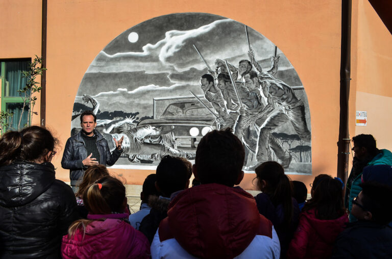 Nicola Verlato Hostia 2015 Ostia 6 La morte di Pasolini secondo Nicola Verlato. Da Los Angeles a Roma, seconda tappa del progetto Hostia. Le prime foto del murale di Ostia