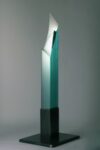 Oki Izumi, Water signal, 2001, vetro ferro, 65x55x173 cm