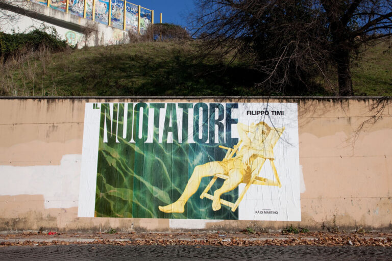 Rä di Martino Il nuotatore stampa digitale 600x300 cm 2015 There is No Place Like Home 29 Novembre 2015 Valle Aurelia Roma ©Simon dEx Rendez-vous romano per il collettivo di There is No Place Like Home. A Valle Aurelia una mostra a cielo a aperto, vicino una stazione fantasma