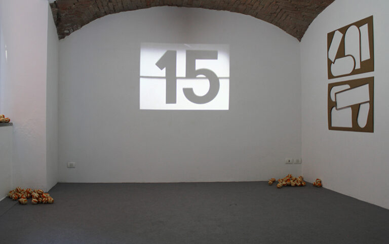 Sophie Giraux, L'espace d'une année en un minute, 2010 - Galleria Fuori Campo, Siena