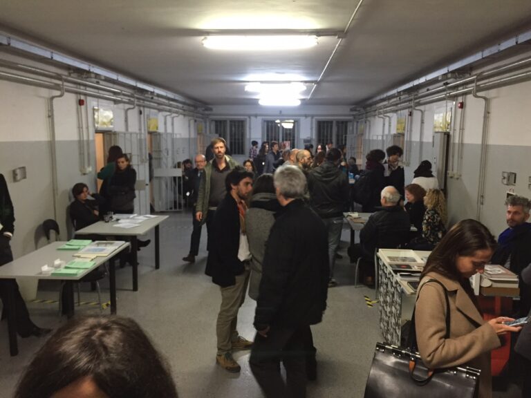 The Others 2015 Torino 13 Torino Updates: immagini da The Others, la fiera nell’ex carcere Le Nuove. Gallerie coraggiose e fuori dagli schemi, atmosfera frizzante fra il folto pubblico