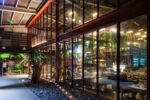 Vivarium Hypothesis Thailandia vincitore della categoria Bars Restaurants Ecco la fotogallery delle migliori architetture d’interni del 2015. Vincitore assoluto, un hotel australiano e la sua hall costruita interamente con legni di scarto