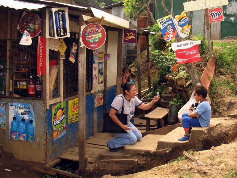 Antoni Abad, megafone Costarica, 2006