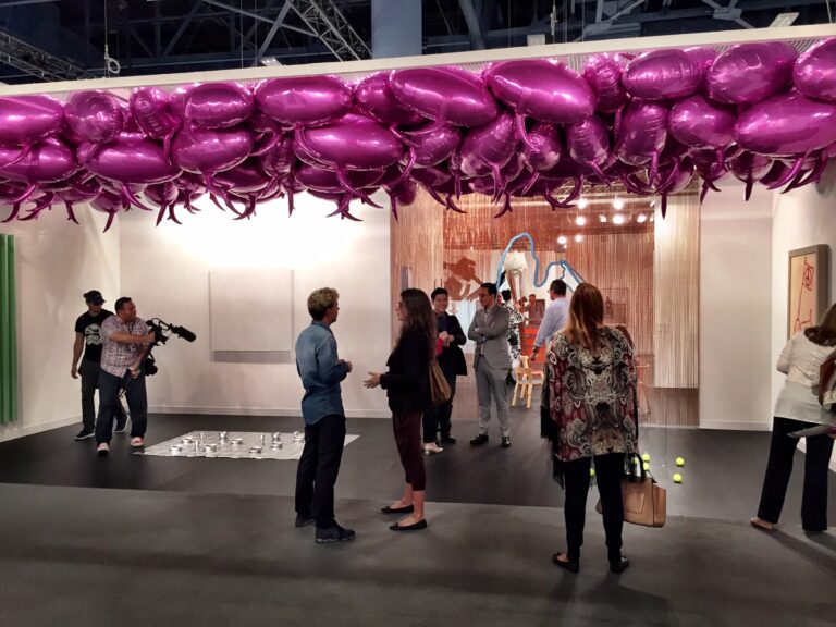 Art Basel Miami Beach 2015 15 Miami Updates: il giro di Art Basel Miami Beach in 35 foto dai 35 stand più spettacolari. Ma l'entusiasmo non c'è