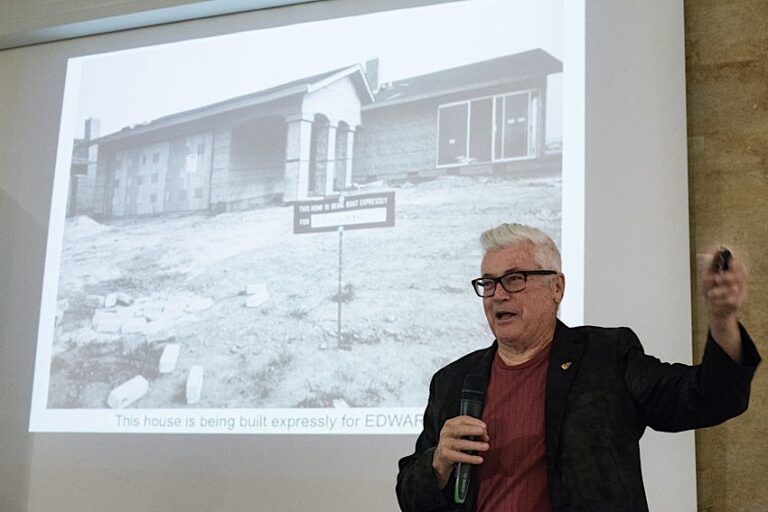 Bill Owens – Suburbia now and then - veduta dell'inaugurazione presso Vivacom Arthall, Sofia 2015