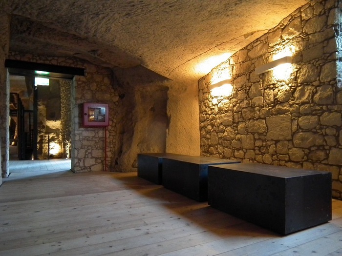 Le cave sotterranee di Cagliari diventano spazio espositivo comunale. Nasce CarteƆ, nuovo centro per l’arte contemporanea. Il battesimo con Cristian Chironi