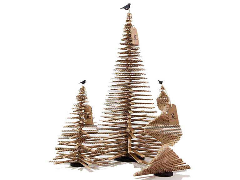 Christmas Tree creativi 5 Presepe batte albero di Natale? Ma il Christmas Tree continua a stimolare tanti artisti, da Chiharu Shiota a Paul McCarthy: eccone una fotogallery...