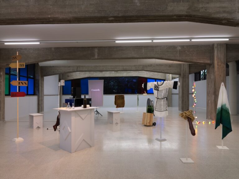 Corin Sworn - Silent Sticks - veduta della mostra presso la Collezione Maramotti, Reggio Emilia 2015 - photo Dario Lasagni