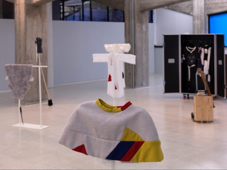 Corin Sworn - Silent Sticks - veduta della mostra presso la Collezione Maramotti, Reggio Emilia 2015 - photo Dario Lasagni