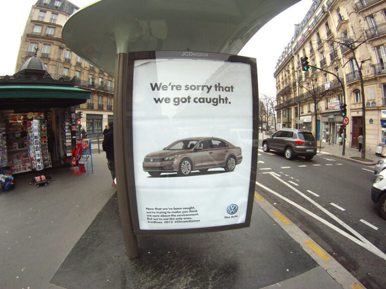 Brandalism vs COP21 - Parigi 2015