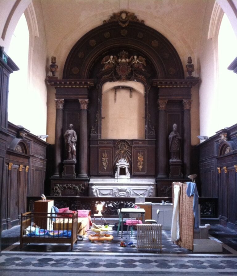 Gian Maria Tosatti History and destiny No mans land Nativity Eglise Saint Marie Madeleine Lille Italiani in trasferta. Il "presepe" dall'artista Gian Maria Tosatti a Lille, in Francia: ecco le immagini della nuova installazione nell'Eglise Saint Marie Madeleine