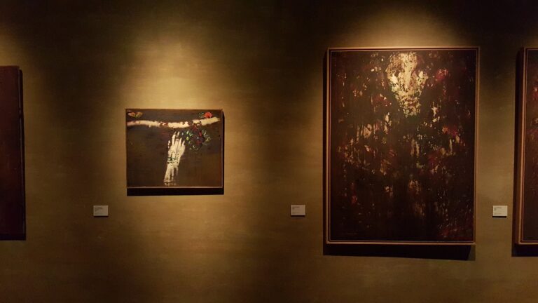 Ida Barbarigo Erme e Saturni veduta della mostra presso Palazzo Fortuny Venezia 2015 Immagini da Palazzo Fortuny a Venezia, con un nuovo poker di mostre al femminile. Quattro donne illustri, accomunate da un’energia creativa senza limiti
