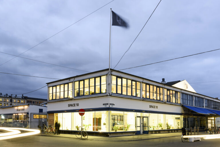 Ikeaspace10 ext Photo © Alastair Philip Wiper Ecco le immagini di Space10, il nuovo hub creativo che a Copenhagen mette insieme progettualità e sostenibilità. Insieme a Ikea...