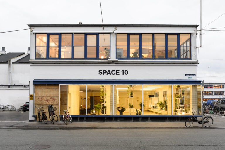 Ikeaspace10 ext2 Photo © Alastair Philip Wiper Ecco le immagini di Space10, il nuovo hub creativo che a Copenhagen mette insieme progettualità e sostenibilità. Insieme a Ikea...