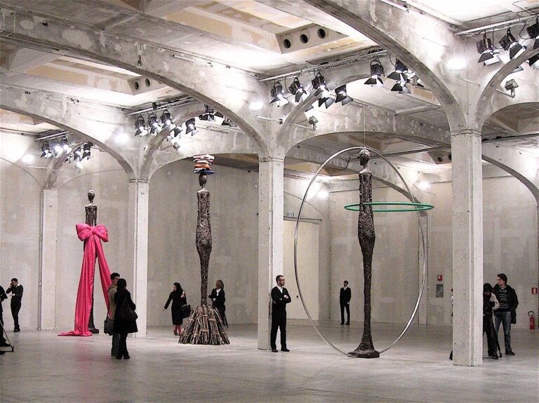 Lo strano caso Baldessari-Giacometti alla Fondazione Prada