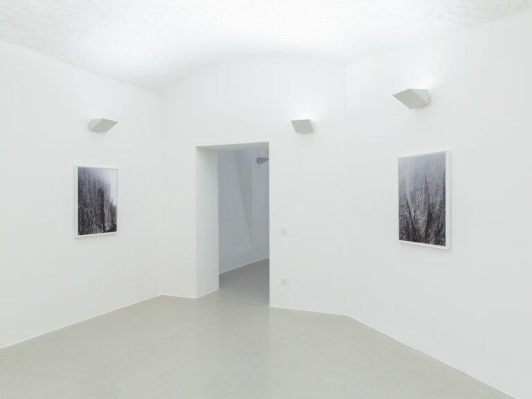 Luca Andreoni - Zhou Siwei – Your Silent Face - veduta della mostra presso Viasaterna, Milano 2015 - photo © Viasaterna