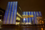 Luminothérapie Montréal Un’installazione interattiva luminosa riscalda l’inverno di Montréal. Ecco la nuova opera di arte pubblica nella piazza Quartier des Spectacles