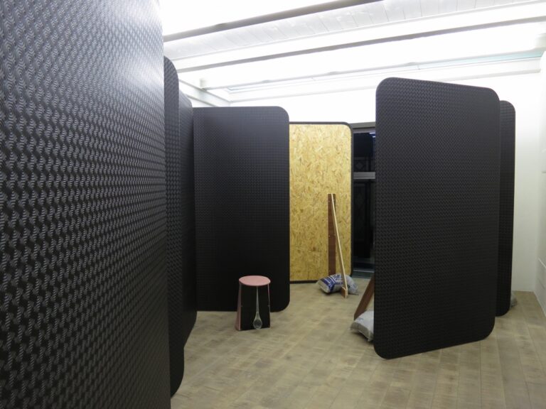 Nicolas Momein – Steady sideslip - veduta della mostra presso la Fondazione Rivoli2, Milano 2015