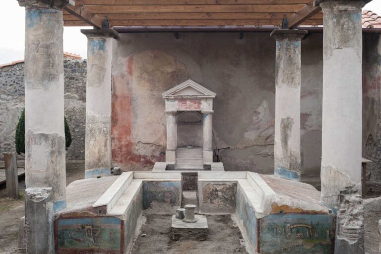 Pompei Casa dellEfebo Renzi e Franceschini a Pompei per inaugurare sei nuove domus, eccole nelle immagini. E intanto il generale Giovanni Nistri lascia la direzione del Progetto Grande Pompei al collega Luigi Curatori