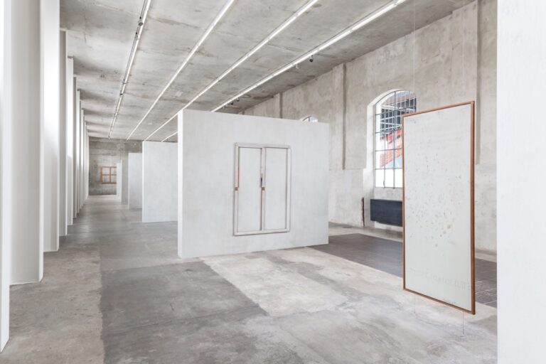 Recto Verso - Fondazione Prada, Milano 2015 - photo Delfino Sisto Legnani Studio - Courtesy Fondazione Prada - Pierre Buraglio (sx) e Gastone Novelli (dx)