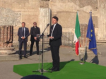 Renzi a Pompei Renzi e Franceschini a Pompei per inaugurare sei nuove domus, eccole nelle immagini. E intanto il generale Giovanni Nistri lascia la direzione del Progetto Grande Pompei al collega Luigi Curatori