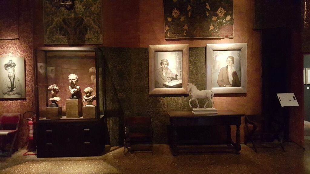 Immagini da Palazzo Fortuny a Venezia, con un nuovo poker di mostre al femminile. Quattro donne illustri, accomunate da un’energia creativa senza limiti