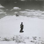 Shoji Ueda il Photobook dell’anno 09 Shoji Ueda e l’ossessione di una vita per le dune vicino a casa. Per il Guardian la raccolta di scatti del fotografo giapponese è il Photobook dell’anno