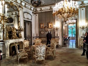 Le meraviglie di Villa Pignatelli Cortes. A Napoli riapre dopo sei mesi di restauri il museo realizzato nell’edificio principesco, ecco le immagini