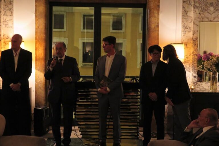 VisionArea Roma 04 Immagini in anteprima della personale di Liu Xiaofang, terza mostra dello spazio romano VisionArea. Il promotore Matteo Basilè ci parla già di progetti futuri