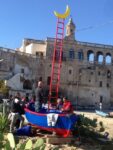 VoglioLaLuna di Miki Carone 2 Una scala per toccare la luna. Ecco le immagini del monumento ai pescatori donato dall’artista Miki Carone a Polignano a Mare