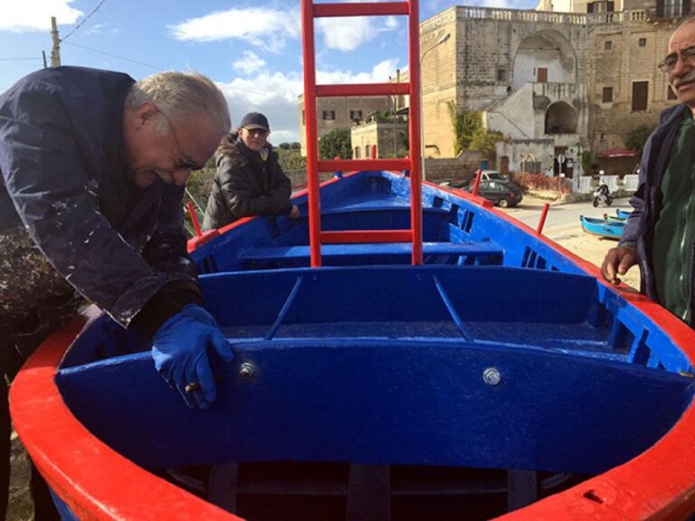 VoglioLaLuna di Miki Carone 3 Una scala per toccare la luna. Ecco le immagini del monumento ai pescatori donato dall’artista Miki Carone a Polignano a Mare