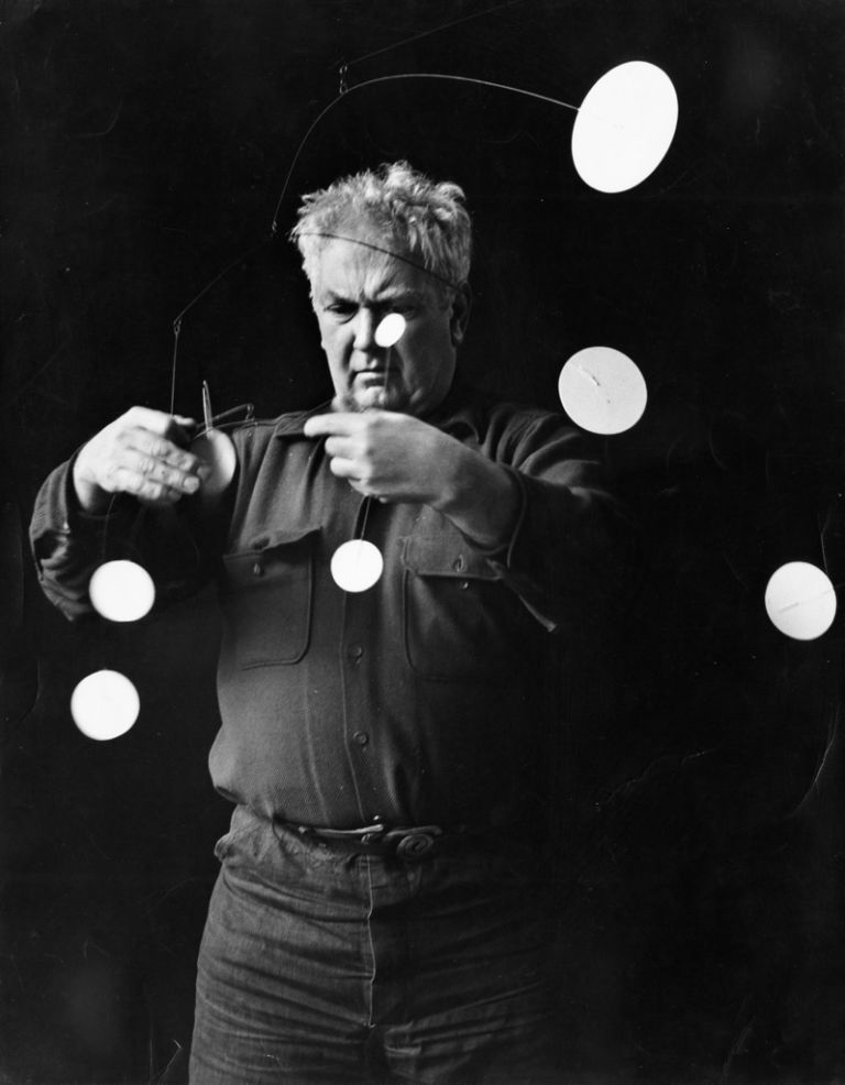 Alexander Calder with Snow Flurry l (1948), 1952 - Photography by Gordon Parks - © 2015 Calder Foundation, New York - Art Resource, NY