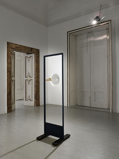 Anri Sala - veduta della mostra presso la Galleria Alfonso Artiaco, Napoli 2015 - photo L. Romano