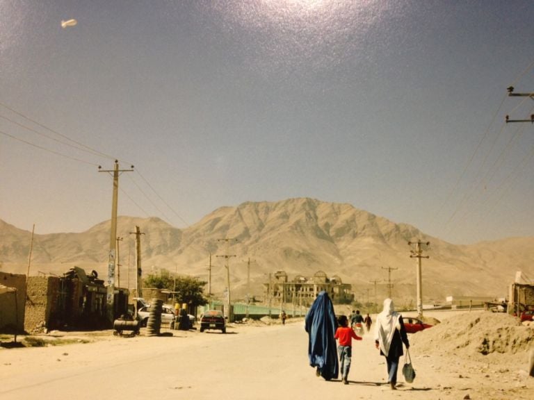 Antonio Ottomanelli Kabul Baghdad Camera Torino 2 Sulla scena del crimine. Nuovo ciclo di mostre a Camera di Torino, con la foto come prova: dalla Sindone ai droni. Poi gli uomini soli di Lise Sarfati e l’Afghanistan-Iraq di Ottomanelli