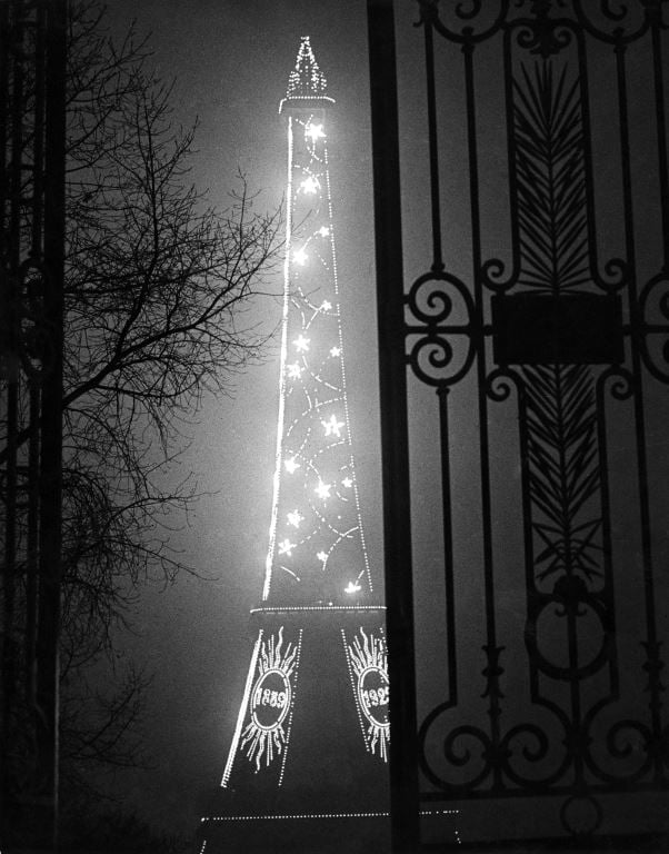 Brassaï, Tour Eiffel, 1932 - copyright Estate Brassaï