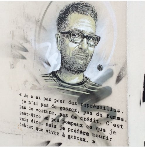 C215 Charb “Je suis Ahmed”. Lo street artist C215 ricorda la strage di Charlie Hebdo con stencil dedicati al poliziotto Ahmed e al direttore della rivista Charb: ecco le immagini