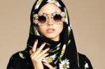Dolce Gabbana Abaya line 1 Lusso nero e beige sabbia. Dolce & Gabbana lanciano la prima collezione musulmana di hijab e abaya: ecco le immagini
