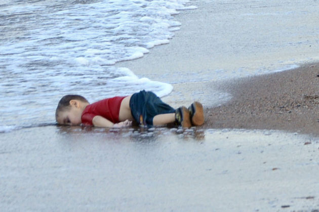 Il corpo di Aylan Kurdi sulle rive di Bodrum