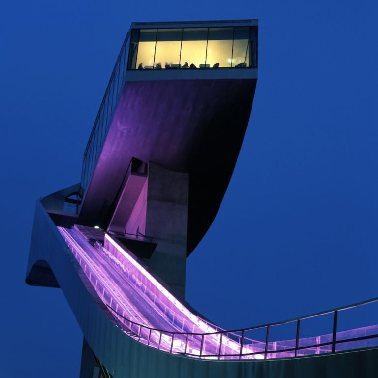 Il Bergisel Ski Jump di Innsbruck disegnato da Zaha Hadid 4 Lanciarsi nel vuoto, da un capolavoro dell'architettura. È progettato da Zaha Hadid il trampolino di Innsbruck che ospita il mondiale di salto con gli sci