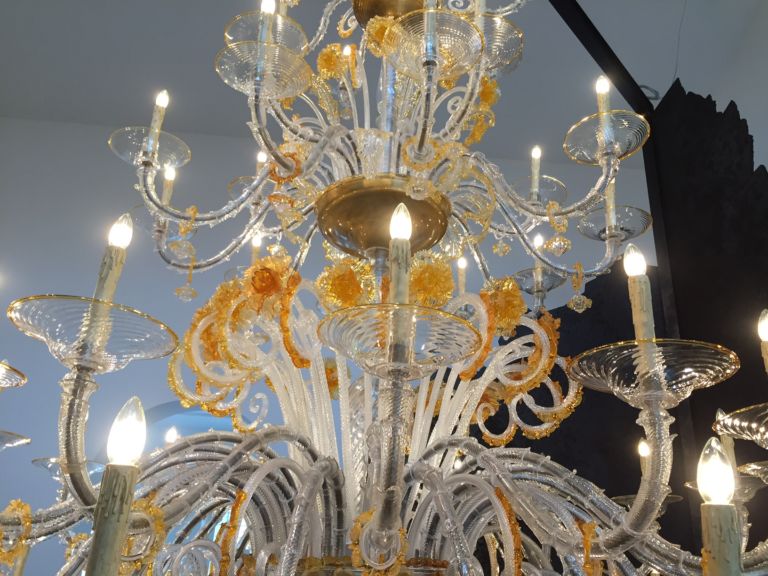 Il lampadario di Murano scampato al terremoto dellEmilia 2 Quel lampadario, simbolo del miracolo post terremoto dell'Emilia. Terminato il restauro del capolavoro della vetreria muranese scampato al sisma nel ferrarese: ecco immagini e video