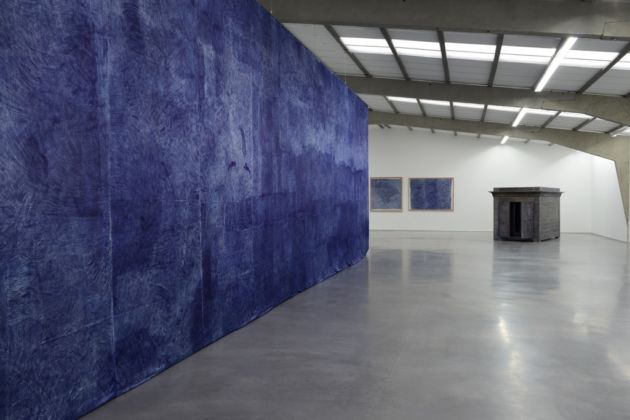 Jan Fabre - 30 Years 7 Rooms (Room II - The Hour Bleu) - Courtesy Deweer Gallery, Ottagem