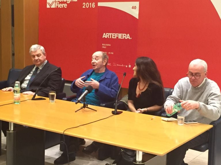 Lindsay Kemp racconta il suo David Bowie Bologna Arte Fiera 2016 Bologna Updates: il mio amico David Bowie, bello come un angelo. Ad Arte Fiera il grande coreografo Lindsay Kemp ricorda l'amico scomparso: “50 anni di collaborazioni”