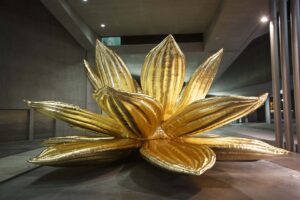 Che l’arte pubblica sia roba da musei? Per tre giorni il Maxxi porta un’opera monumentale del coreano Choi Jeong-hwa nel centro di Roma, a Piazza San Silvestro