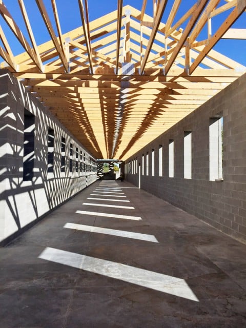L’installazione permanente di Robert Irwin alla Chinati Foundation, Marfa, work in progress –photo Jenny Moore