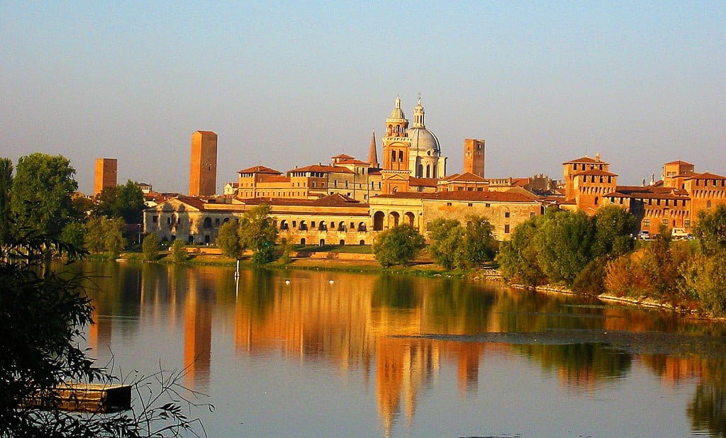 Prima edizione di Mantova Creativa per la Fotografia nella Città Capitale Italiana della Cultura 2016. Con Franco Fontana e Giovanni Gastel in giuria